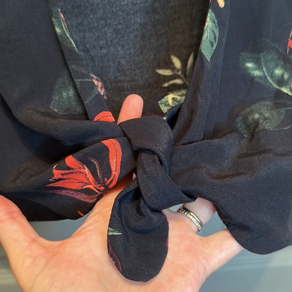 Zara Front Tie Crop - Picture 3 of 7